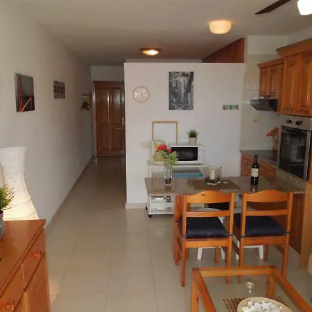 Beachfront-apartment Las Vistas 2 With Sea-view, Heated Pool, Wifi, Sat-tv Appartement