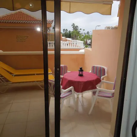 Beachfront-apartment Las Vistas 2 With Sea-view, Heated Pool, Wifi, Sat-tv شقة أرونا