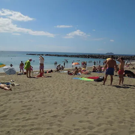 Beachfront-apartment Las Vistas 2 With Sea-view, Heated Pool, Wifi, Sat-tv شقة أرونا